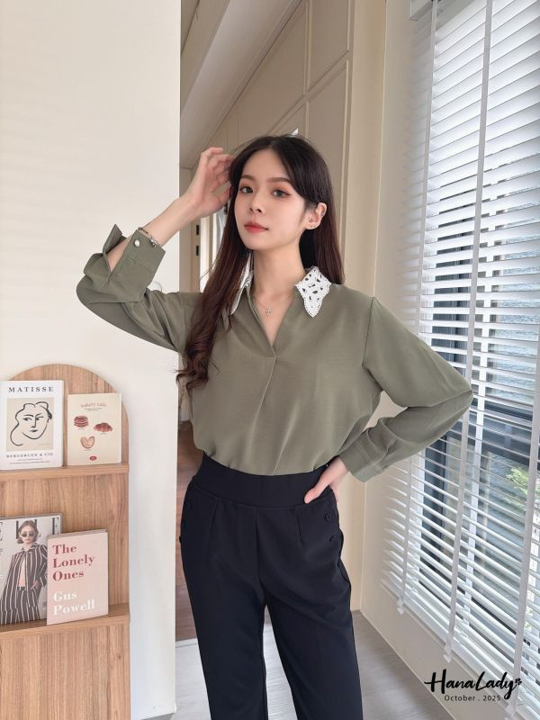 WTA34 布蕾絲翻領V線上衣 