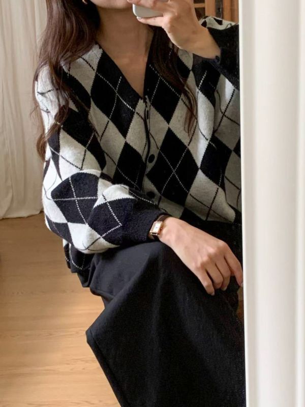 WQA16 菱格紋配色排釦上衣 