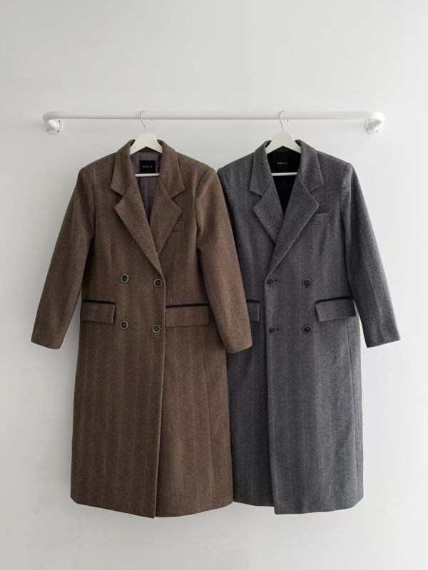 WQA88 皮革拼接線條微舖棉羊毛大衣 