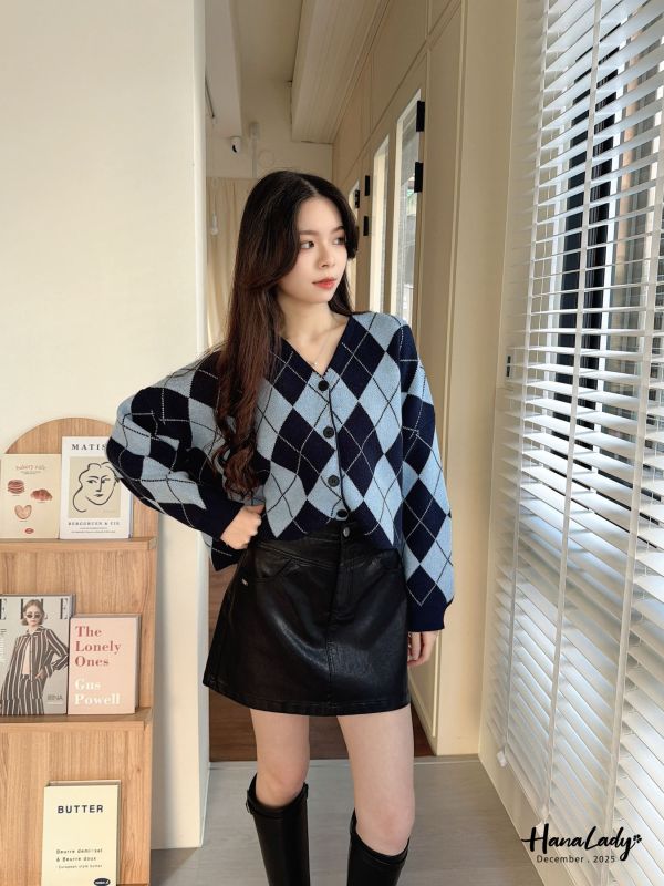 WQA16 菱格紋配色排釦上衣 