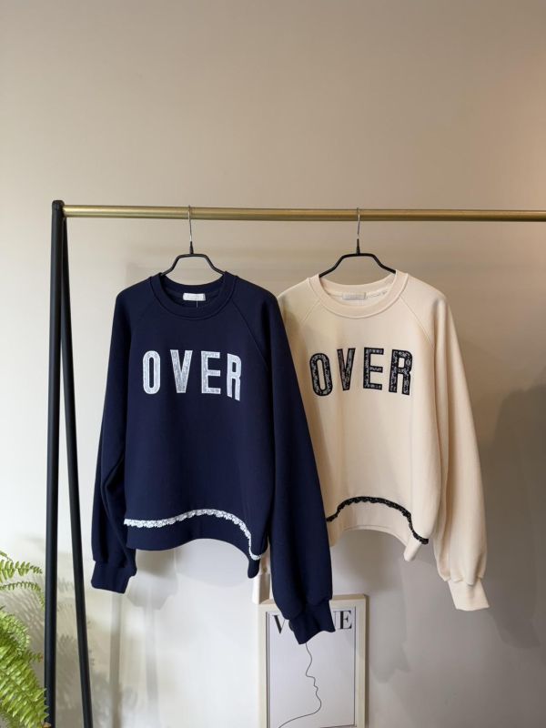 LEA77 蕾絲字母大學T 