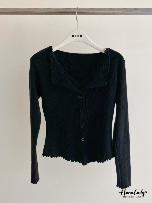 WJA04 蕾絲翻領修身針織上衣 