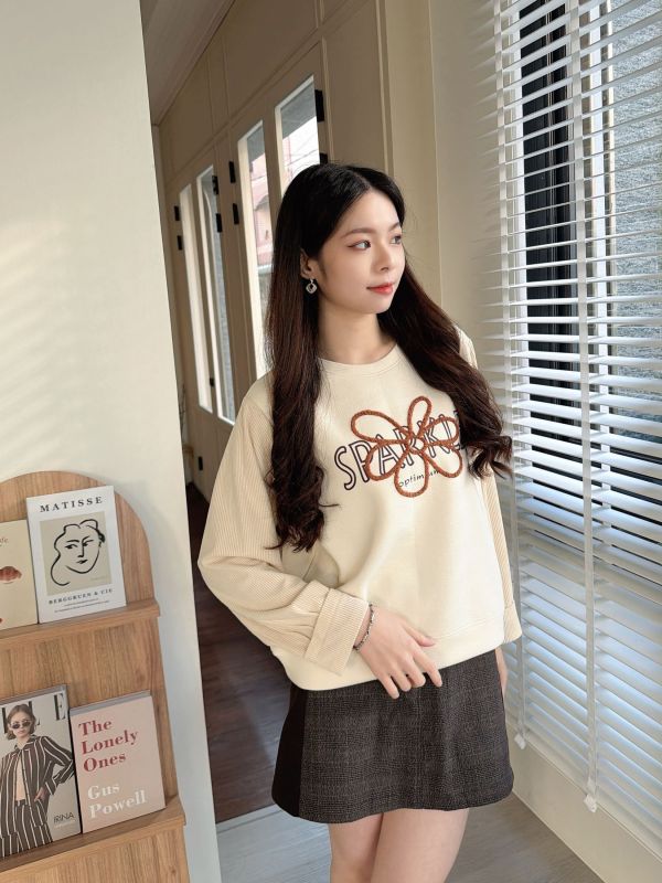 WQA42 立體繡花燈心絨袖上衣 