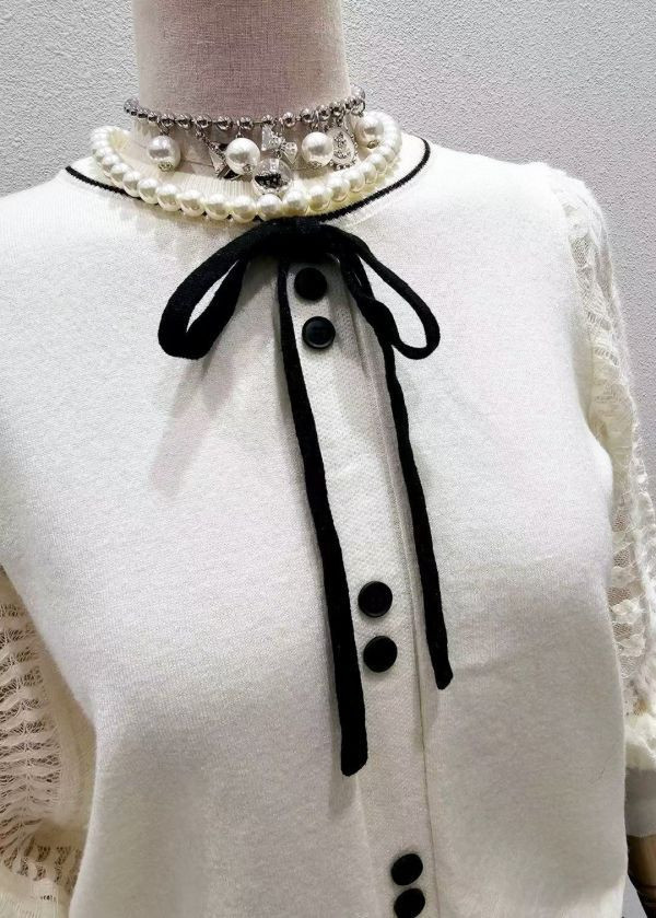 WQA29 蕾絲簍空透袖綁帶上衣 