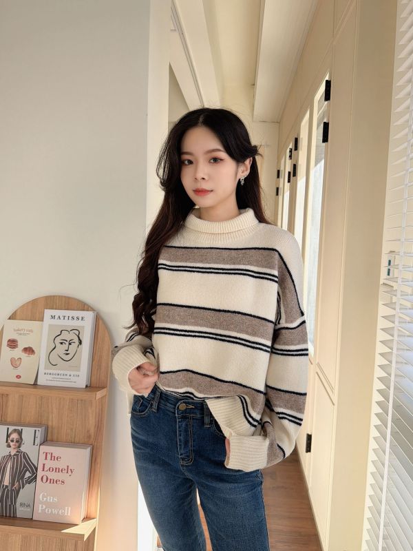 WQA74 配色條紋高領針織上衣 