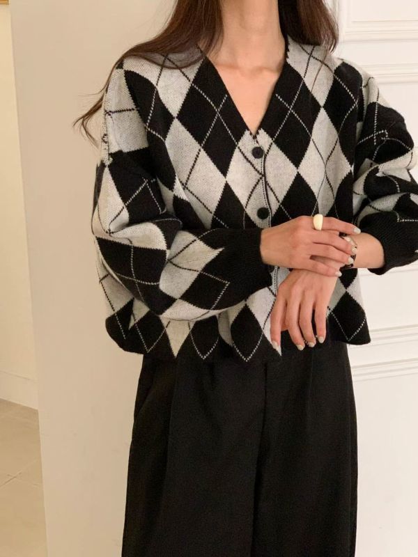 WQA16 菱格紋配色排釦上衣 