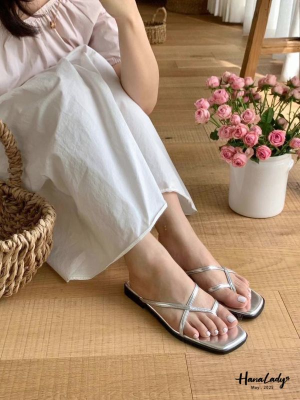 WWB10 簡約交叉線條拖 