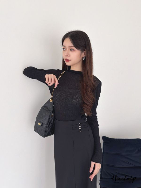 WJA61 透膚壓紋純色波浪邊上衣 