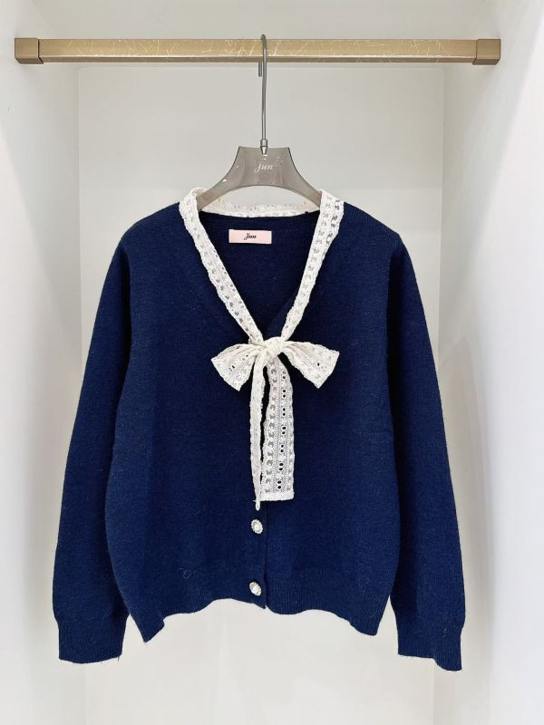 WQA22 綁結蕾絲釘珠釦針織上衣 