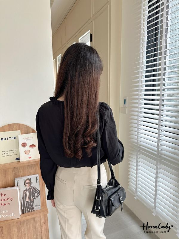 WKA42 荷葉波浪領排釦衫 