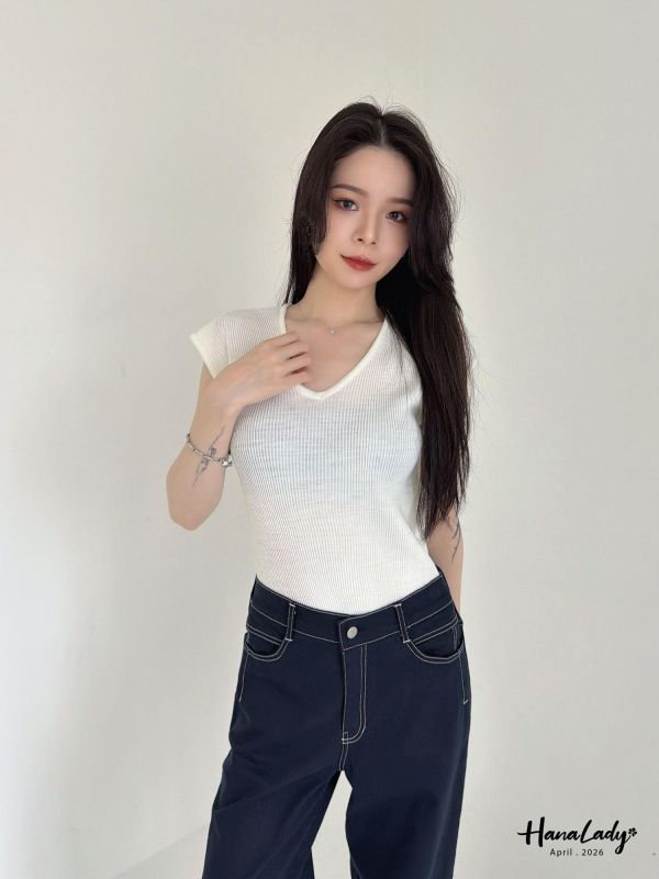 LFA06 坑條V領百搭針織背心 