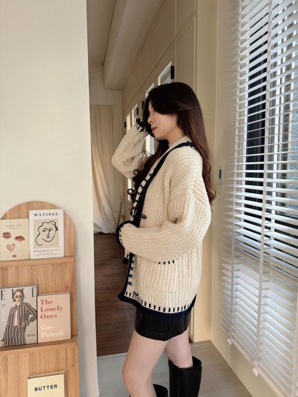 WQB26 小香風線條長版勾針織外套 