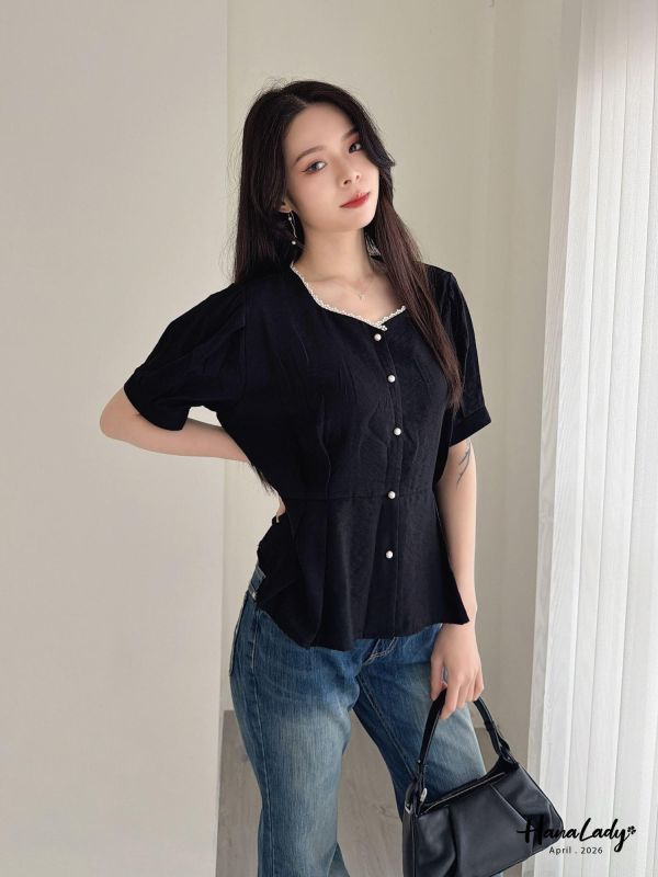 LFA36 雕花領霧面珍珠釦上衣 