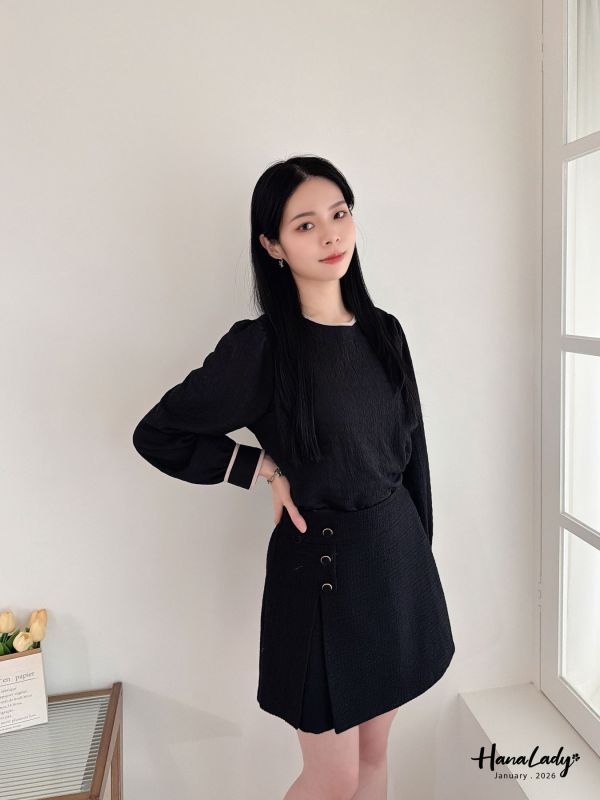 LEA57 俐落配色滾邊壓紋上衣 