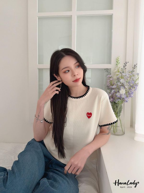 LFB06 愛心貼布嫩Q針織上衣 