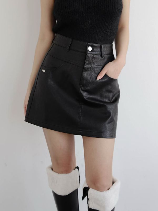 WQA49 俐落車線皮革褲裙 