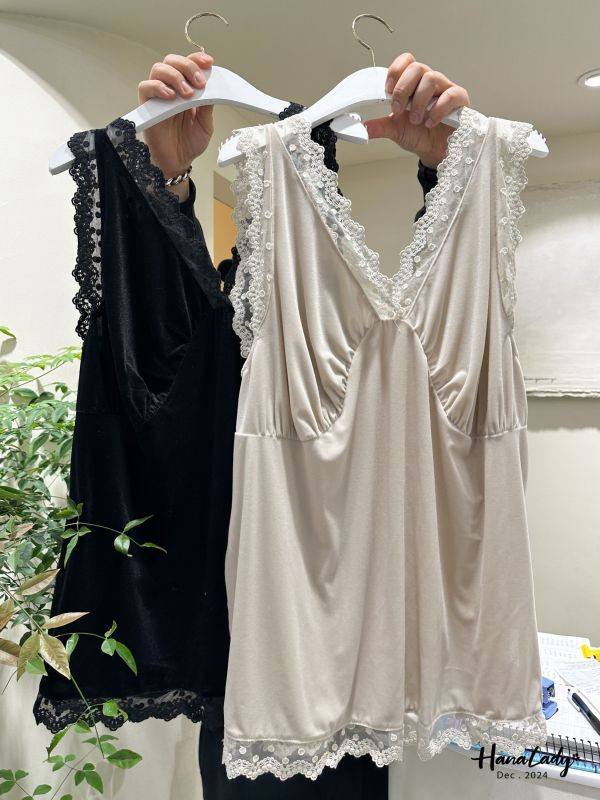 FQA73 質感絨布蕾絲滾邊V領背心 