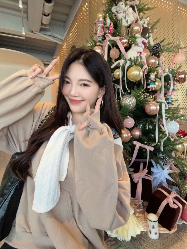 WQB70 麻花圍巾設計口袋帽T 