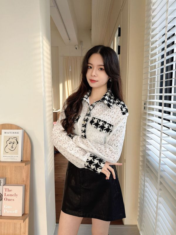 WQA38 千鳥紋配色簍空小花上衣 
