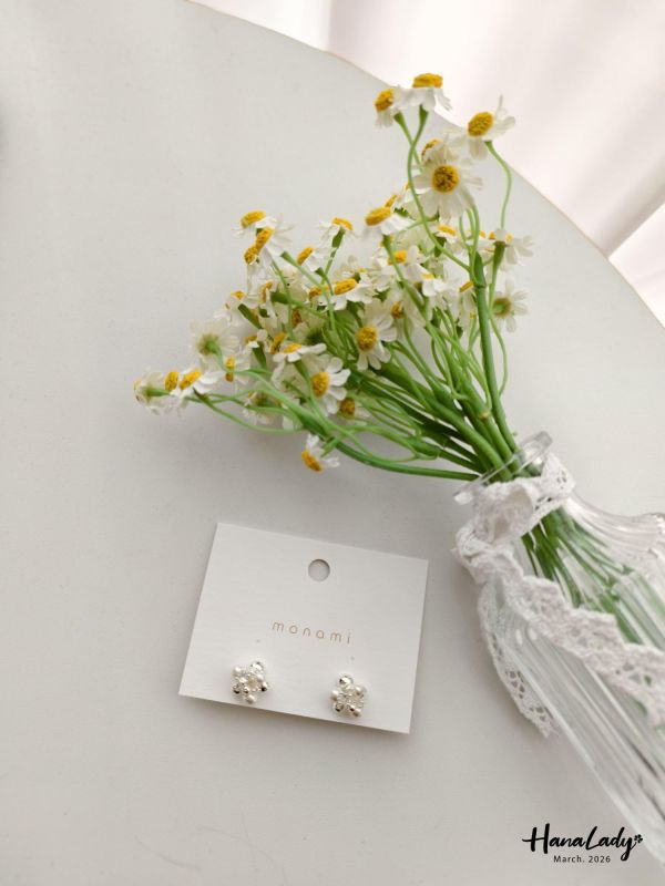 LSA68 精緻珍珠花花銀針耳環 