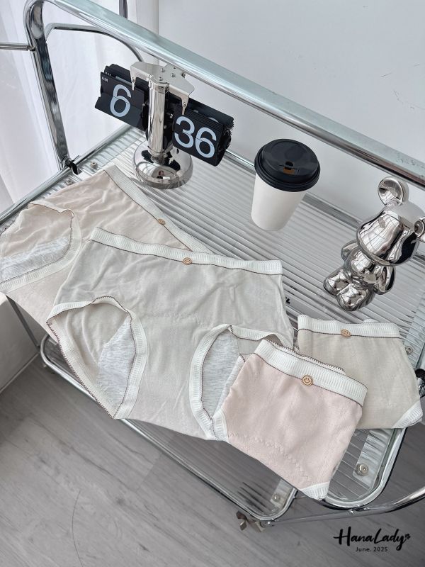 WLA45 笑臉鈕釦生理褲4入組 
