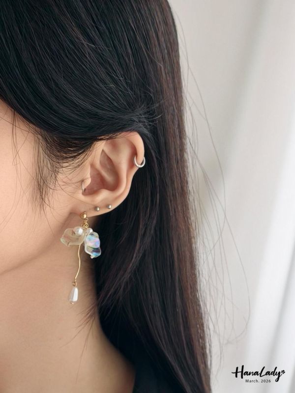 LSA72 貝殼光澤花瓣珍珠耳環 