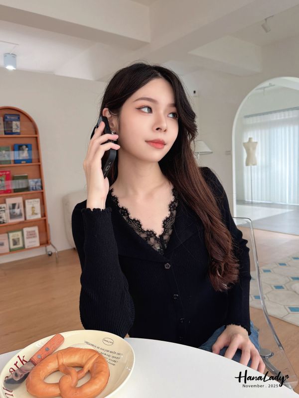 WJA04 蕾絲翻領修身針織上衣 