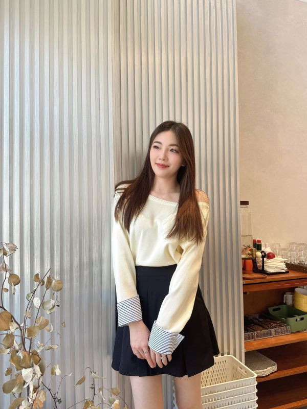 WSA20 線條反摺袖設計寬領上衣 