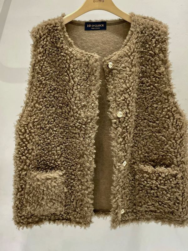 LEA44 泰迪熊Q毛金釦背心 