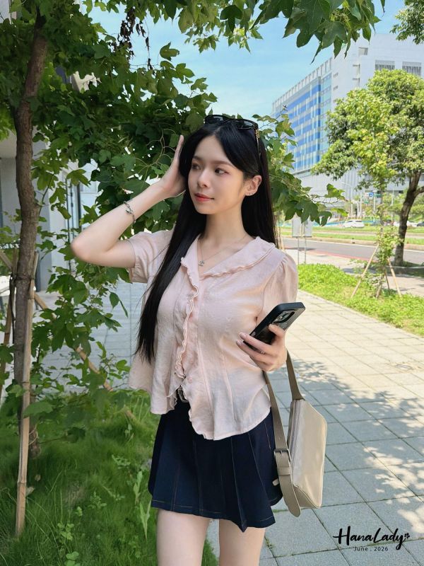 LLA96 可愛波浪V領荷葉衫 