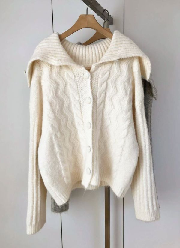 WQB22 設計感麻花波浪紋針織上衣 