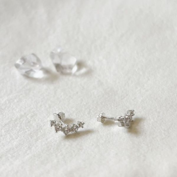 WQB47 純銀簡約V線水鑽耳環 