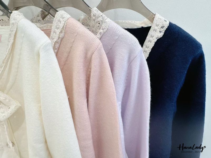 WQA22 綁結蕾絲釘珠釦針織上衣 