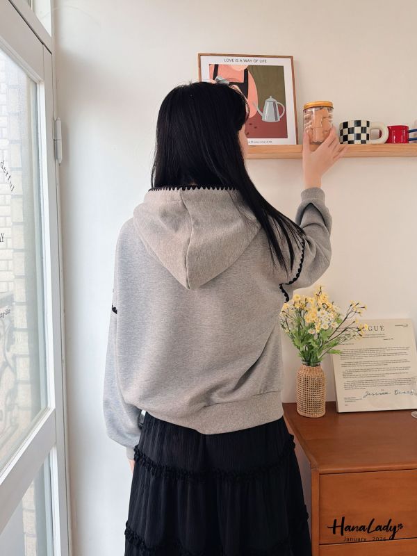 LEA78 刺繡波浪邊抽繩帽T 