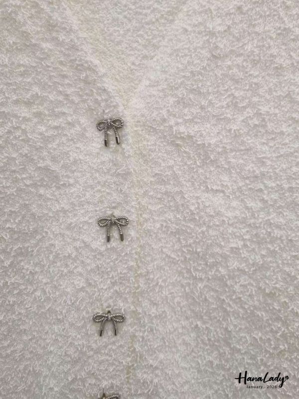 LEA54 毛毛蝴蝶結釦針織上衣 