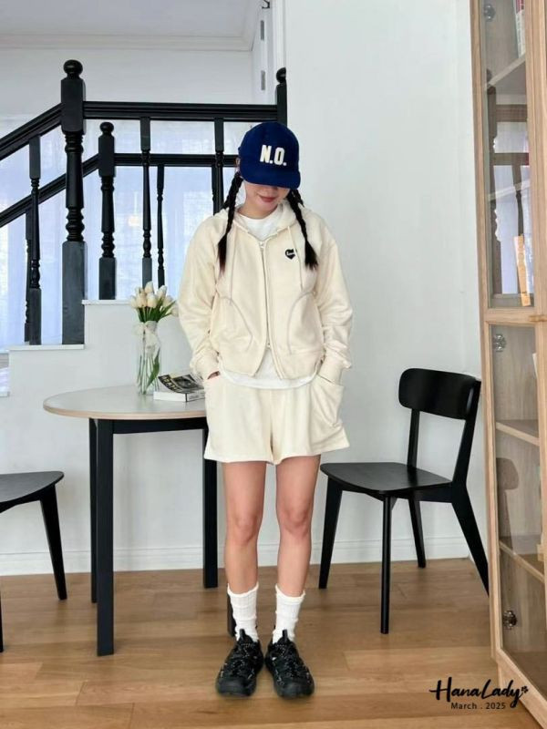 WSA28 愛心徽章車線連帽外套 