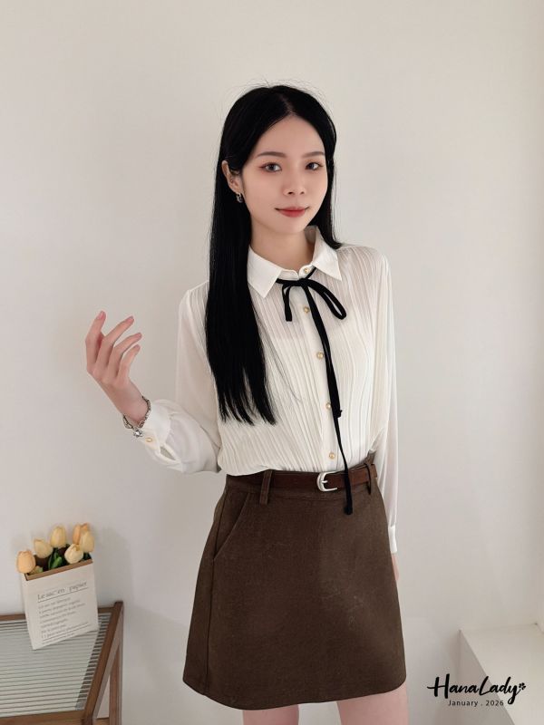 LEA27 造型金扣雪紡壓紋上衣 