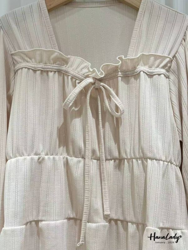 LEA59 綁結領層次QQ邊上衣 