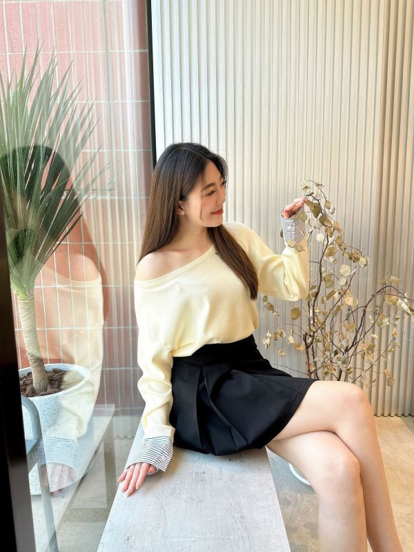 WSA20 線條反摺袖設計寬領上衣 