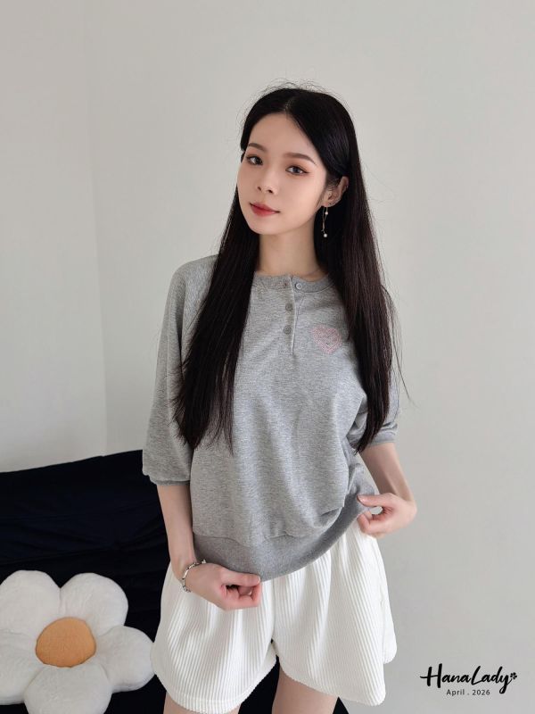 LFA88 學院風三釦刺繡愛心上衣 