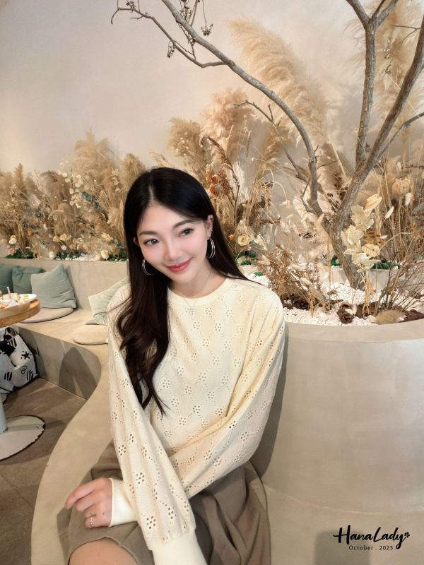 WTB40 細緻棉柔簍空袖上衣 