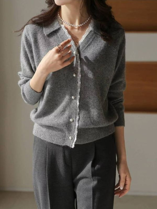 WQA58 蕾絲邊針珠釦毛料針織衫 