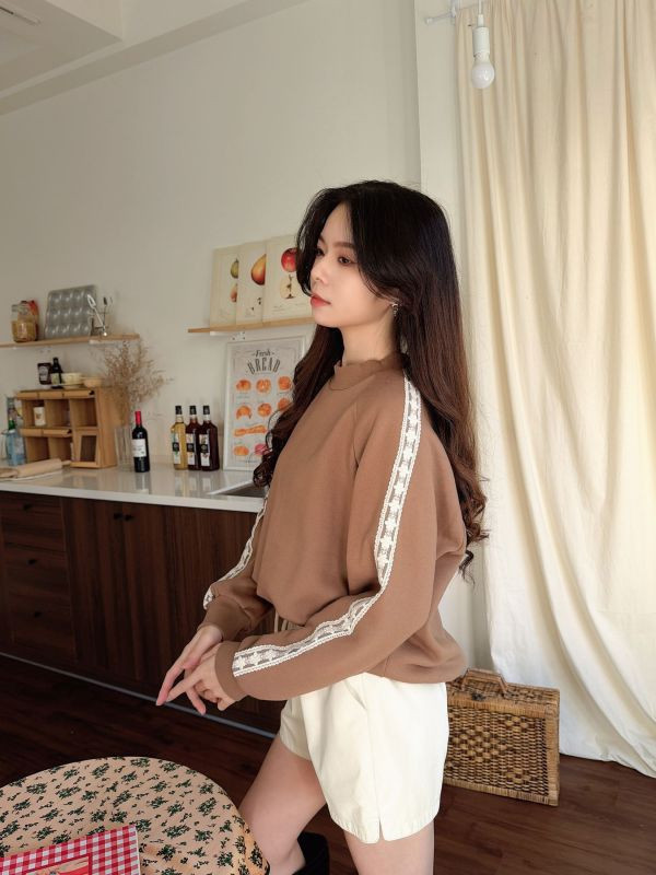 WQA86 蕾絲肩連袖立領內刷毛上衣 