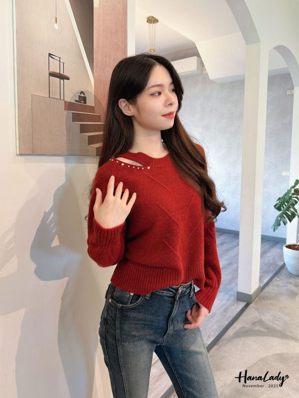 WJA85 氣質釘珠簍空針織上衣 