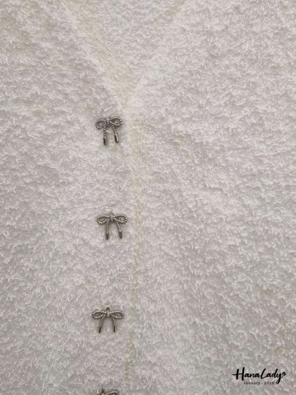 LEA54 毛毛蝴蝶結釦針織上衣 