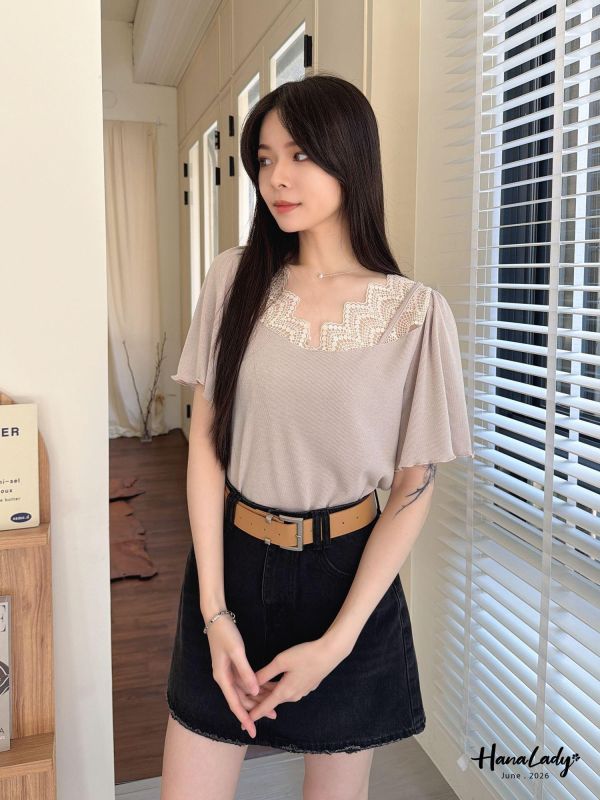 LLA30 舒服軟針織蕾絲領上衣 