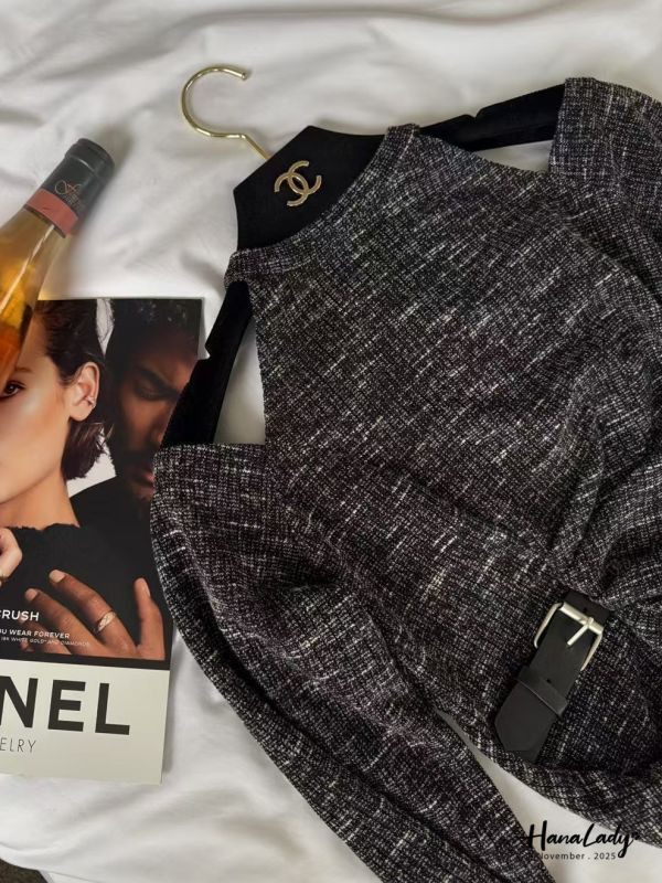 WJA51 設計感掛脖挖肩開衩上衣 