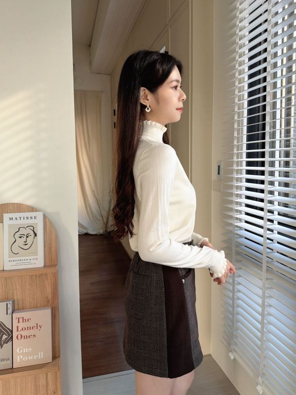 WQA61 超親膚高領QQ邊縮口上衣 