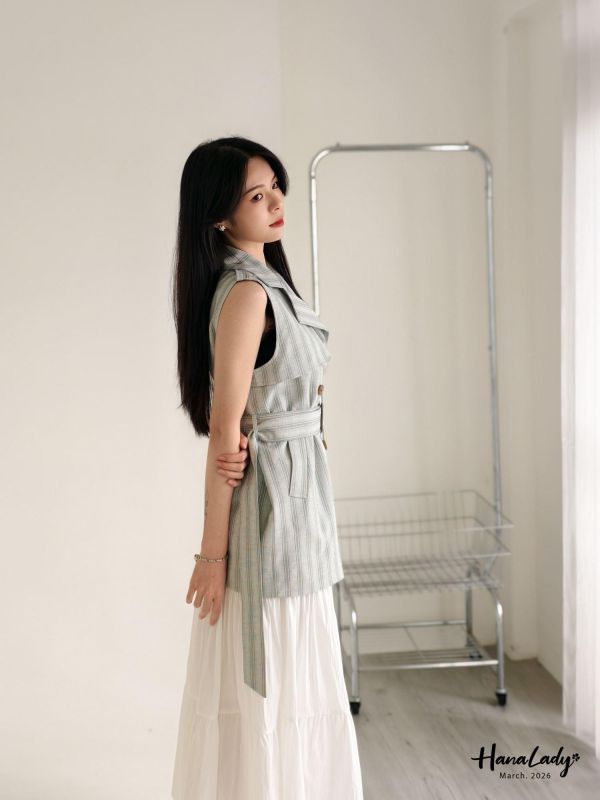 LSA28 三角翻領雙排釦線條背心 