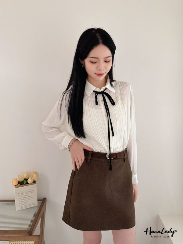 LEA27 造型金扣雪紡壓紋上衣 